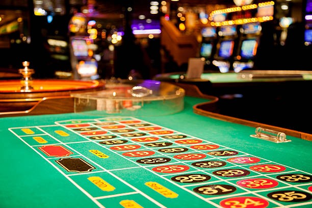 988bet app showing live casino roulette table and sports betting interface